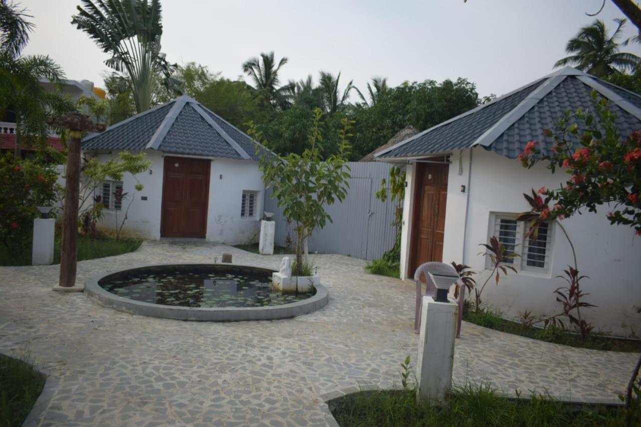 Le Epic Resort Virāmpattinam Buitenkant foto