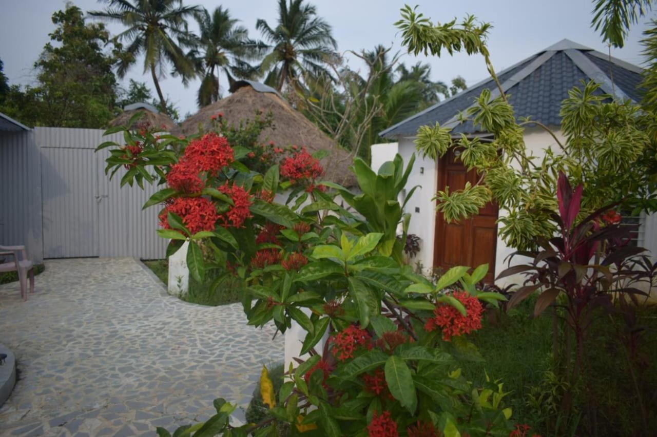 Le Epic Resort Virāmpattinam Buitenkant foto